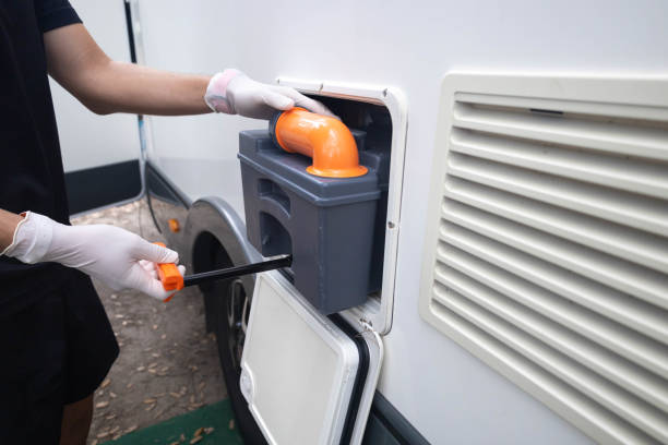 Best Porta potty delivery and setup  in Huntsville, MO