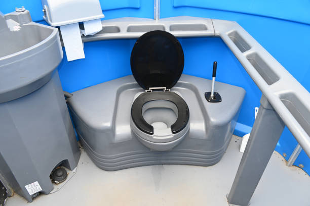Porta potty delivery and setup in Huntsville, MO